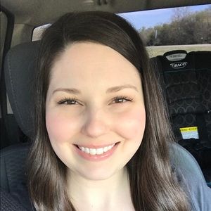 Meet your Posher, Caitlin